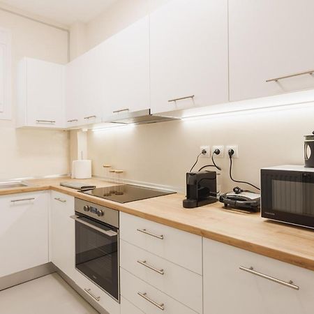 Fully Renovated Luxurious Semi-Basement Studio أثينا المظهر الخارجي الصورة