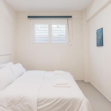 Fully Renovated Luxurious Semi-Basement Studio أثينا المظهر الخارجي الصورة
