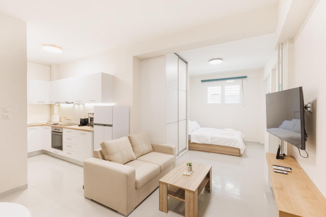 Fully Renovated Luxurious Semi-Basement Studio أثينا المظهر الخارجي الصورة