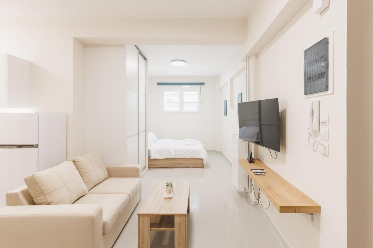 Fully Renovated Luxurious Semi-Basement Studio أثينا المظهر الخارجي الصورة