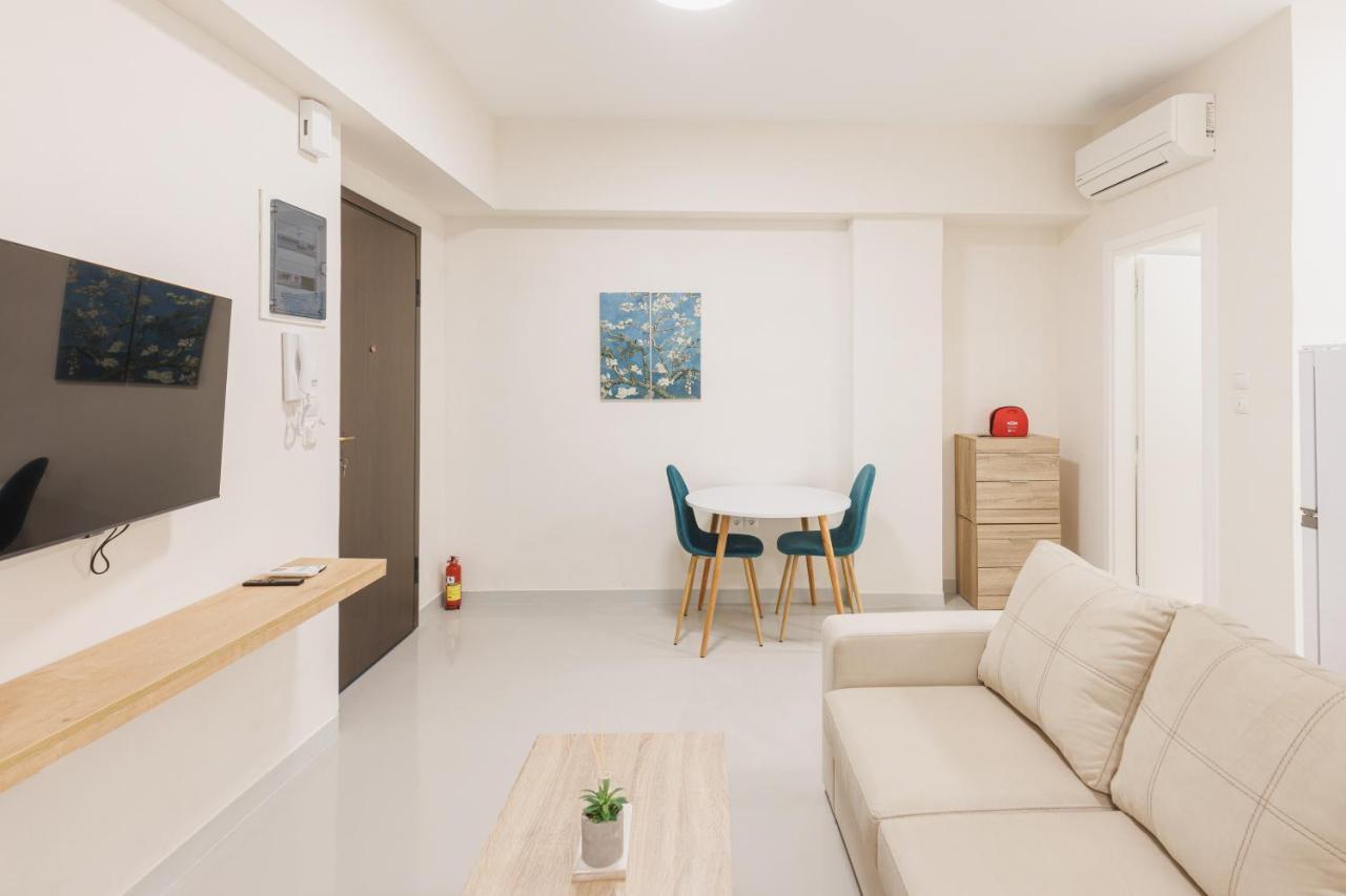 Fully Renovated Luxurious Semi-Basement Studio أثينا المظهر الخارجي الصورة