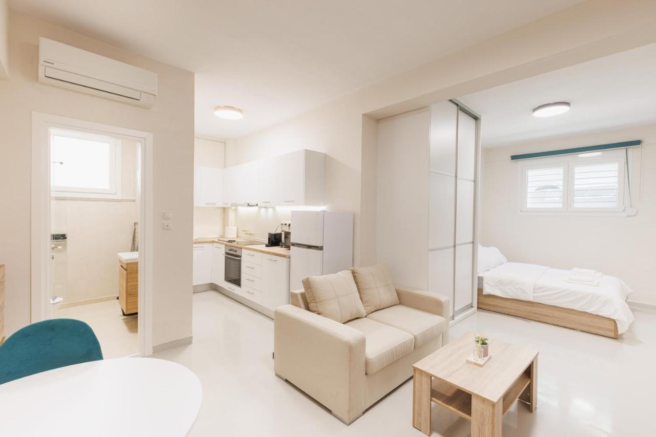 Fully Renovated Luxurious Semi-Basement Studio أثينا المظهر الخارجي الصورة
